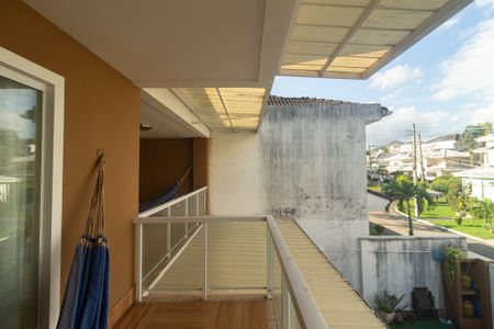 Casa de condomínio à venda com 250m², 3 quartos e 3 vagas Casa de condomínio à venda com 250m², 3 quartos e 3 vagasVaranda da Suíte 2