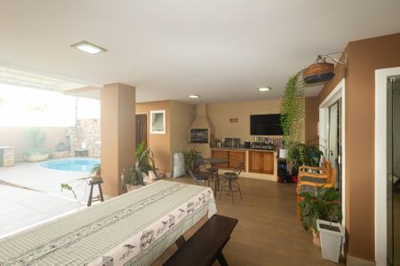 Casa de condomínio à venda com 250m², 3 quartos e 3 vagas Casa de condomínio à venda com 250m², 3 quartos e 3 vagasQuintal