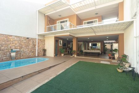 Casa de condomínio à venda com 250m², 3 quartos e 3 vagas Casa de condomínio à venda com 250m², 3 quartos e 3 vagasQuintal