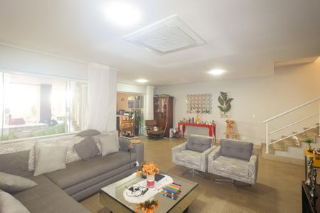 Sala de casa de condomínio à venda com 3 quartos, 250m² em Campo Grande, Rio de Janeiro