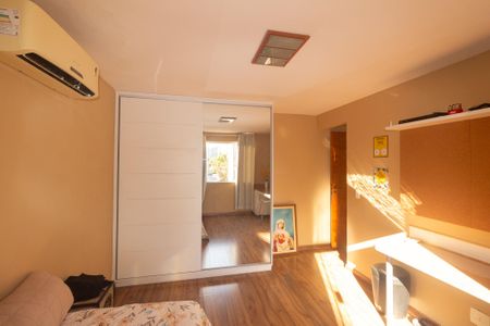 Casa de condomínio à venda com 250m², 3 quartos e 3 vagas Casa de condomínio à venda com 250m², 3 quartos e 3 vagasSuíte 3