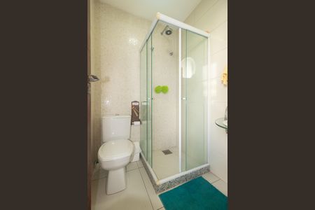 Casa de condomínio à venda com 250m², 3 quartos e 3 vagas Casa de condomínio à venda com 250m², 3 quartos e 3 vagasBanheiro Social 2