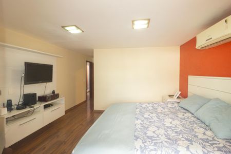 Casa de condomínio à venda com 250m², 3 quartos e 3 vagas Casa de condomínio à venda com 250m², 3 quartos e 3 vagasSuíte 1