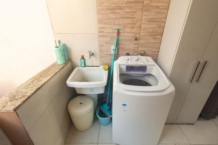 Casa de condomínio à venda com 250m², 3 quartos e 3 vagas Casa de condomínio à venda com 250m², 3 quartos e 3 vagasÁrea de Serviço