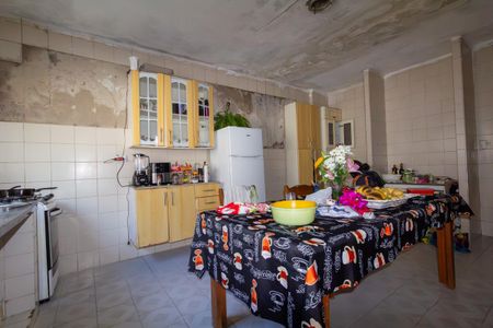 Casa à venda com 472m², 5 quartos e 4 vagas Casa à venda com 472m², 5 quartos e 4 vagasCasa 1 - Cozinha
