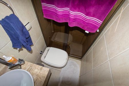 Casa à venda com 472m², 5 quartos e 4 vagas Casa à venda com 472m², 5 quartos e 4 vagasCasa 2 - Banheiro