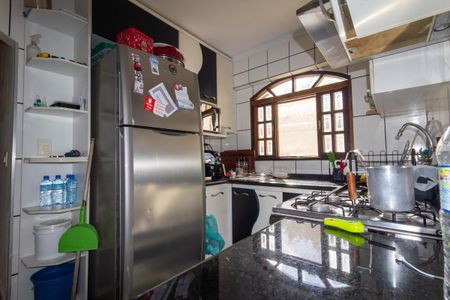 Casa à venda com 472m², 5 quartos e 4 vagas Casa à venda com 472m², 5 quartos e 4 vagasCasa 2 - Cozinha