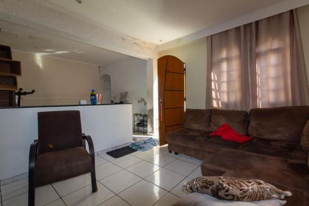 Casa à venda com 472m², 5 quartos e 4 vagas Casa à venda com 472m², 5 quartos e 4 vagasCasa 2 - Sala