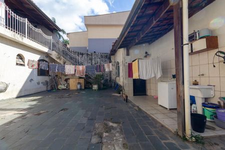 Casa à venda com 472m², 5 quartos e 4 vagas Casa à venda com 472m², 5 quartos e 4 vagasQuintal e área de serviço