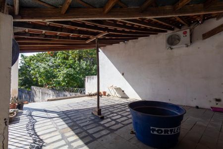 Casa à venda com 472m², 5 quartos e 4 vagas Casa à venda com 472m², 5 quartos e 4 vagasVaranda