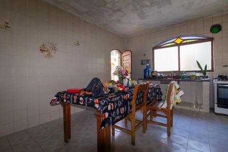 Casa à venda com 472m², 5 quartos e 4 vagas Casa à venda com 472m², 5 quartos e 4 vagasCasa 1 - Cozinha