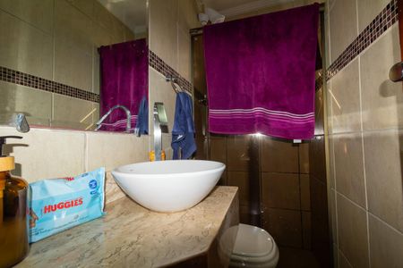 Casa à venda com 472m², 5 quartos e 4 vagas Casa à venda com 472m², 5 quartos e 4 vagasCasa 2 - Banheiro
