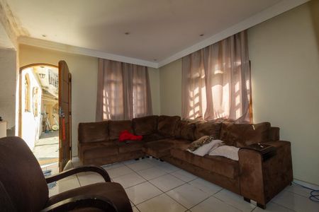Casa à venda com 472m², 5 quartos e 4 vagas Casa à venda com 472m², 5 quartos e 4 vagasCasa 2 - Sala