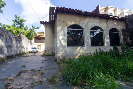 Casa à venda com 472m², 5 quartos e 4 vagas Casa à venda com 472m², 5 quartos e 4 vagasGaragem