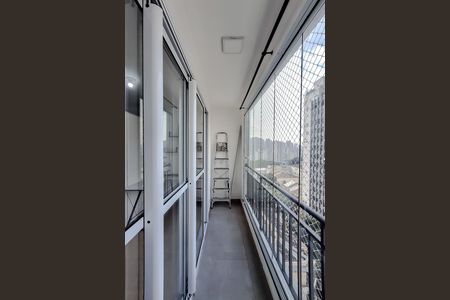 Studio para alugar com 31m², 1 quarto e sem vaga Studio para alugar com 31m², 1 quarto e sem vagaVaranda