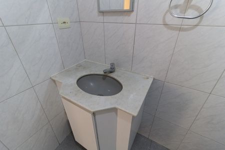 Banheiro de casa para alugar com 1 quarto, 45m² em Vila Brasilio Machado, São Paulo