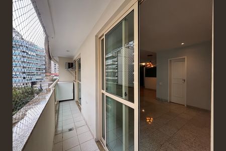 Apartamento para alugar com 95m², 2 quartos e 3 vagasVaranda da sala e dos quartos