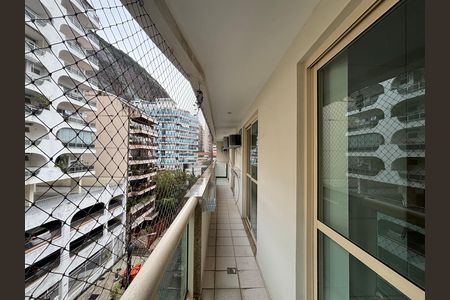 Apartamento para alugar com 95m², 2 quartos e 3 vagasVaranda da sala e dos quartos