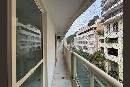 Apartamento para alugar com 95m², 2 quartos e 3 vagasVaranda da sala e dos quartos