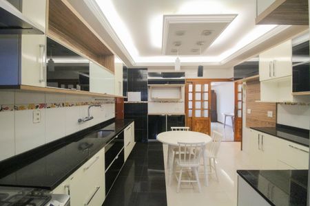 Apartamento para alugar com 400m², 3 quartos e 3 vagas Apartamento para alugar com 400m², 3 quartos e 3 vagasCozinha