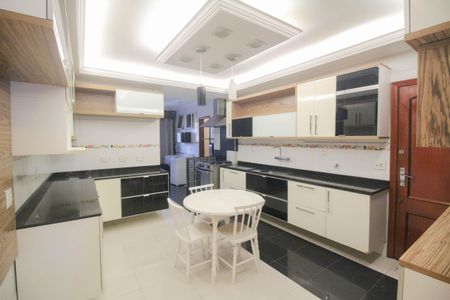 Apartamento para alugar com 400m², 3 quartos e 3 vagas Apartamento para alugar com 400m², 3 quartos e 3 vagasCozinha