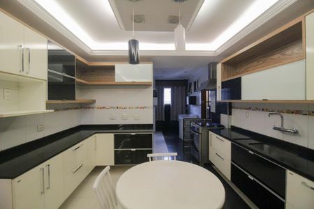 Apartamento para alugar com 400m², 3 quartos e 3 vagas Apartamento para alugar com 400m², 3 quartos e 3 vagasCozinha