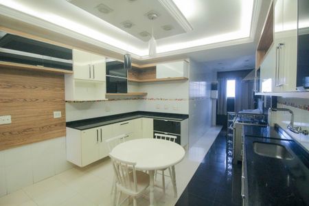 Apartamento para alugar com 400m², 3 quartos e 3 vagas Apartamento para alugar com 400m², 3 quartos e 3 vagasCozinha