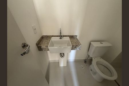 Apartamento à venda com 28m², 1 quarto e sem vaga Apartamento à venda com 28m², 1 quarto e sem vagaBanheiro da Suíte