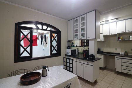 Casa à venda com 150m², 3 quartos e 2 vagasCopa e Cozinha 