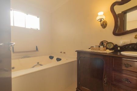Casa à venda com 277m², 3 quartos e 3 vagas Casa à venda com 277m², 3 quartos e 3 vagasBanheiro da Suíte 1