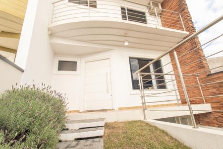 Casa à venda com 277m², 3 quartos e 3 vagas Casa à venda com 277m², 3 quartos e 3 vagasFachada