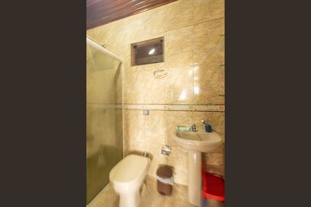 Casa à venda com 277m², 3 quartos e 3 vagas Casa à venda com 277m², 3 quartos e 3 vagasBanheiro Social