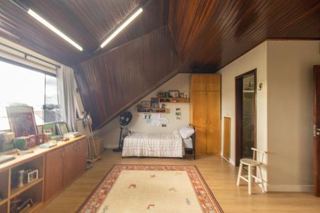 Casa à venda com 277m², 3 quartos e 3 vagas Casa à venda com 277m², 3 quartos e 3 vagasAtico