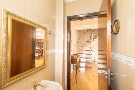 Casa à venda com 277m², 3 quartos e 3 vagas Casa à venda com 277m², 3 quartos e 3 vagasLavabo