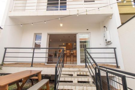 Casa à venda com 277m², 3 quartos e 3 vagas Casa à venda com 277m², 3 quartos e 3 vagasQuintal