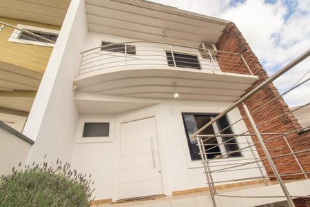 Casa à venda com 277m², 3 quartos e 3 vagas Casa à venda com 277m², 3 quartos e 3 vagasFachada