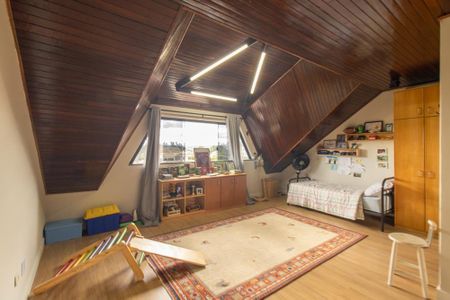 Casa à venda com 277m², 3 quartos e 3 vagas Casa à venda com 277m², 3 quartos e 3 vagasAtico