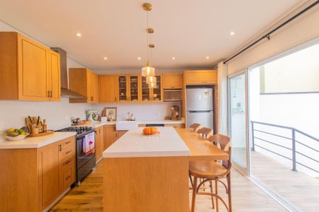 Casa à venda com 277m², 3 quartos e 3 vagas Casa à venda com 277m², 3 quartos e 3 vagasCozinha e Área de Serviço