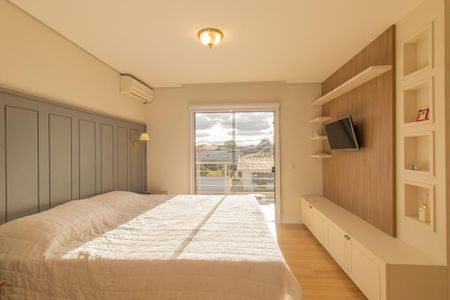 Casa à venda com 277m², 3 quartos e 3 vagas Casa à venda com 277m², 3 quartos e 3 vagasQuarto 1 Suite 1