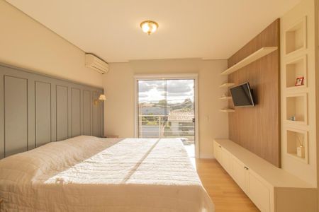 Casa à venda com 277m², 3 quartos e 3 vagas
