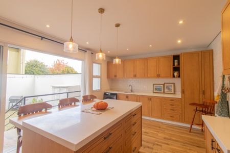 Casa à venda com 277m², 3 quartos e 3 vagas Casa à venda com 277m², 3 quartos e 3 vagasCozinha e Área de Serviço