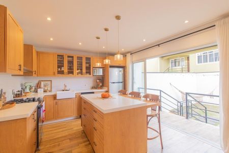 Casa à venda com 277m², 3 quartos e 3 vagas Casa à venda com 277m², 3 quartos e 3 vagasCozinha e Área de Serviço