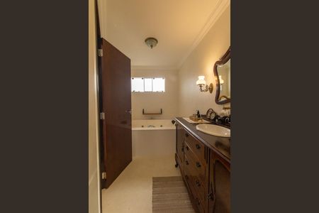 Casa à venda com 277m², 3 quartos e 3 vagas Casa à venda com 277m², 3 quartos e 3 vagasBanheiro da Suíte 1