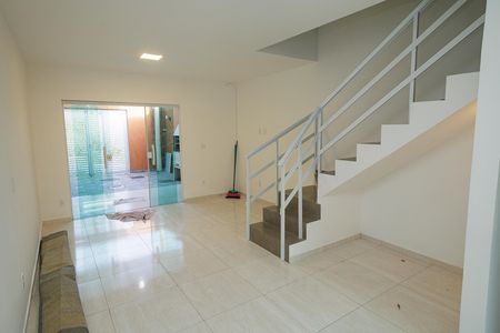 Casa à venda com 92m², 2 quartos e 1 vagaSala
