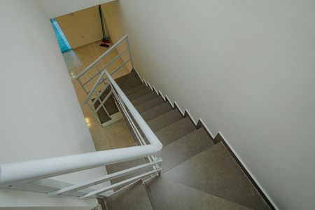 Casa à venda com 92m², 2 quartos e 1 vagaEscada