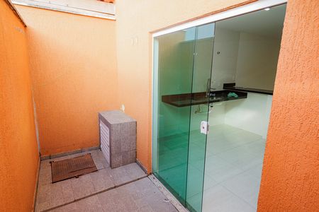 Casa à venda com 92m², 2 quartos e 1 vagaÁrea de Serviço