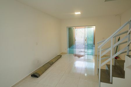 Casa à venda com 92m², 2 quartos e 1 vagaSala