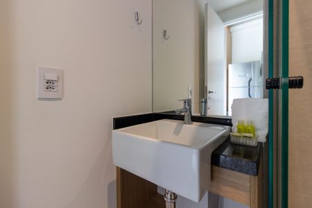 Banheiro de kitnet/studio à venda com 1 quarto, 17m² em Paraíso, São Paulo