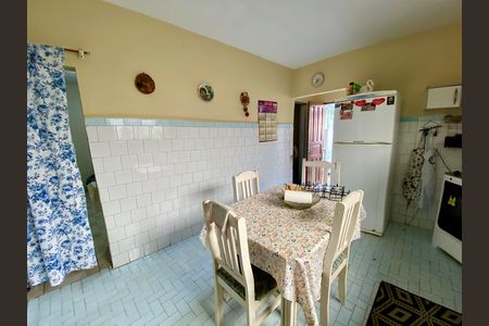Casa à venda com 214m², 2 quartos e 2 vagas