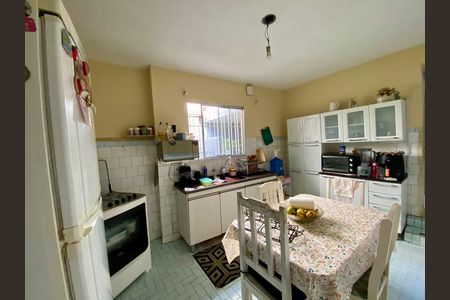 Casa à venda com 214m², 2 quartos e 2 vagas